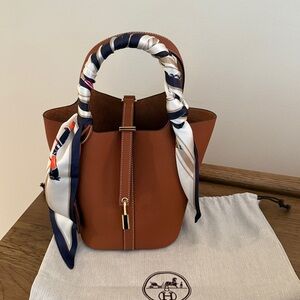 Elegant Tan Leather Tote Bag